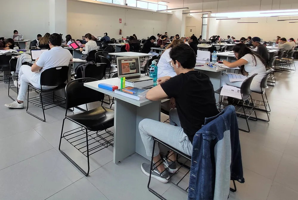 Students in classroom of Universidad Autónoma de Guadalajara School of Medicine (UAG), in Jalisco, Mexico