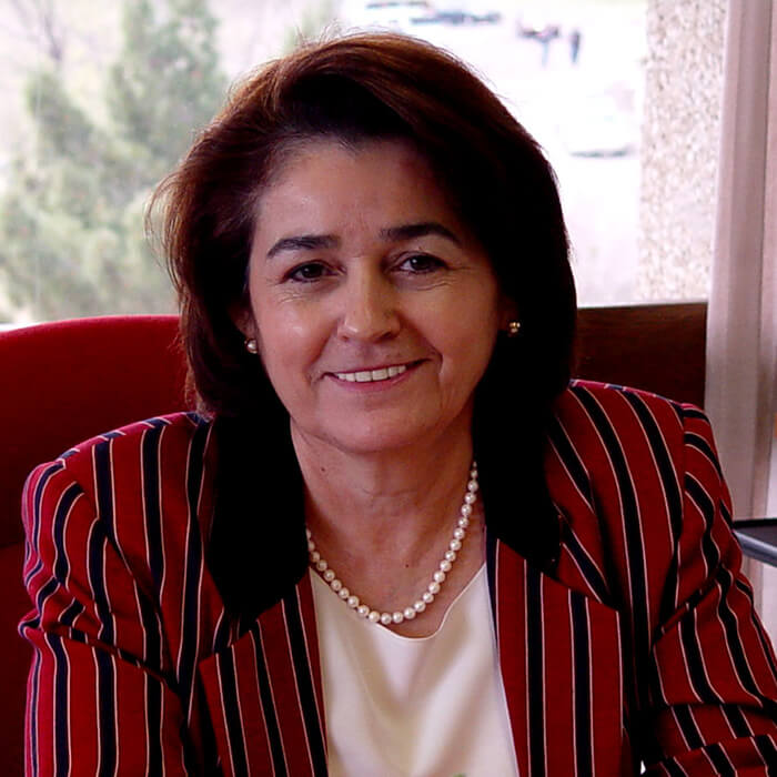 Dr. Josefina Tinajero